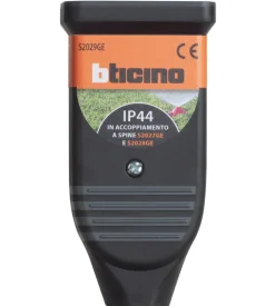 Bticino Presa 10/16a in caucciu' bimateri - .
